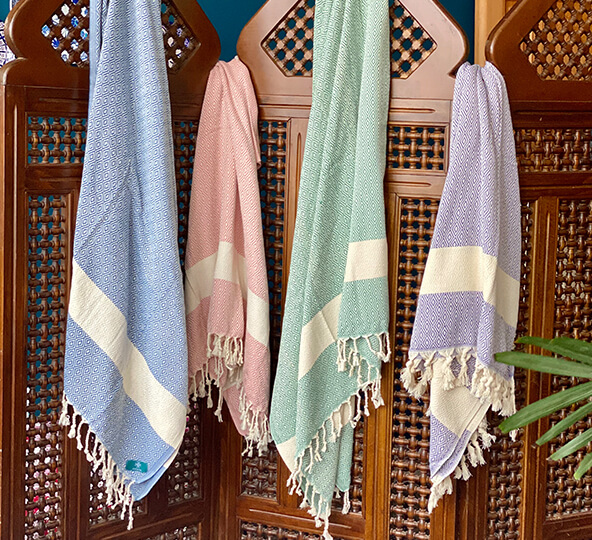 MAROC Pompom blanket タッセル付きベージュブランケット Pom Pom Blanket - Caramel | Moroccan Blanket By Moroccan Corridor®